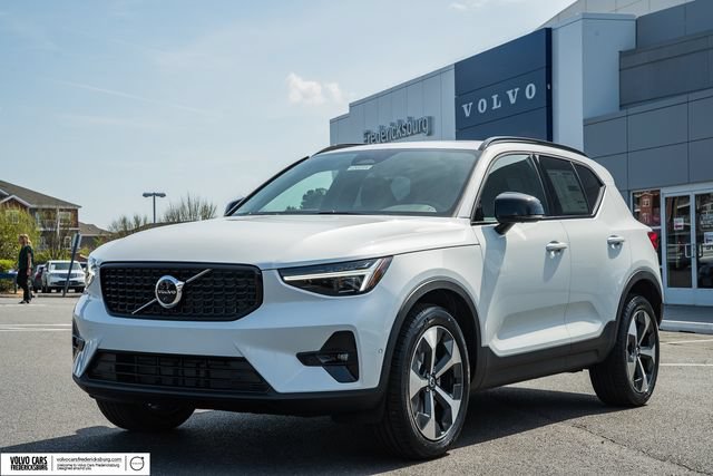 New 2026 Volvo XC40 B5 Plus w/ Climate Package AWD/4WD image 3