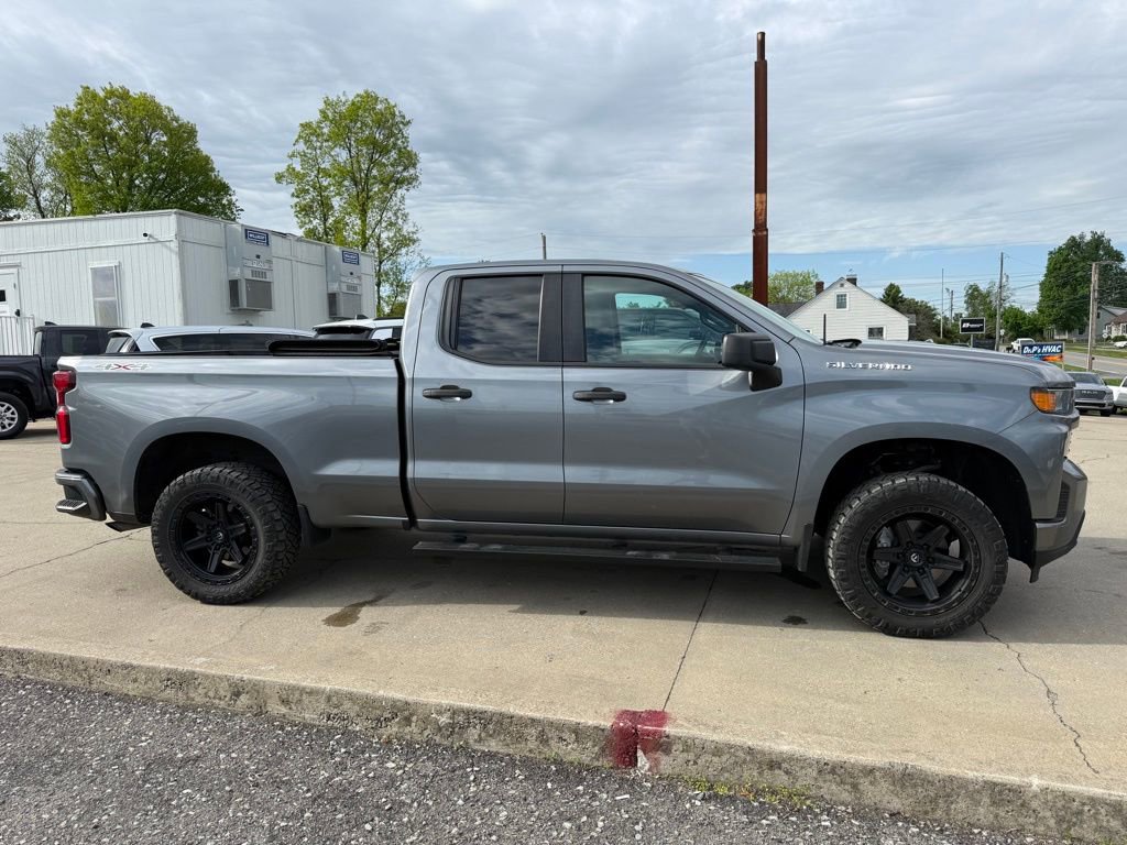 Used 2020 Chevrolet Silverado 1500 Custom w/ Custom Value Package AWD/4WD image 5