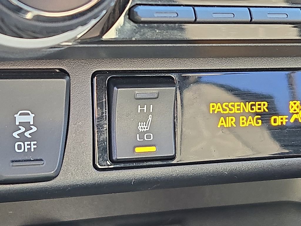 Used 2019 Toyota RAV4 XLE w/ Convenience Package AWD/4WD image 24