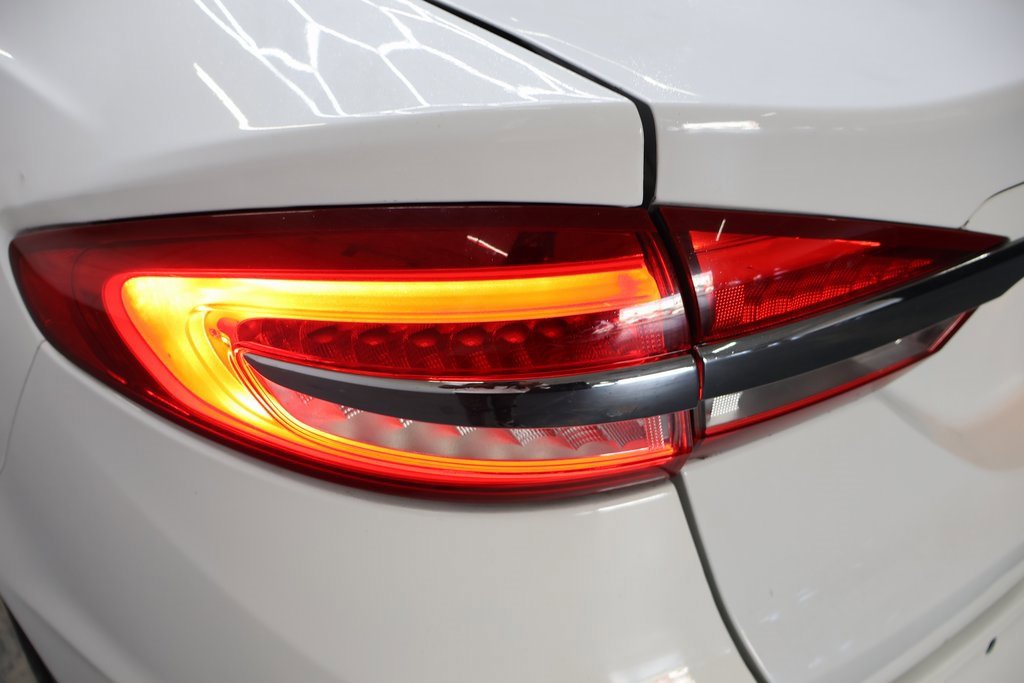 Used 2020 Ford Fusion SE image 28