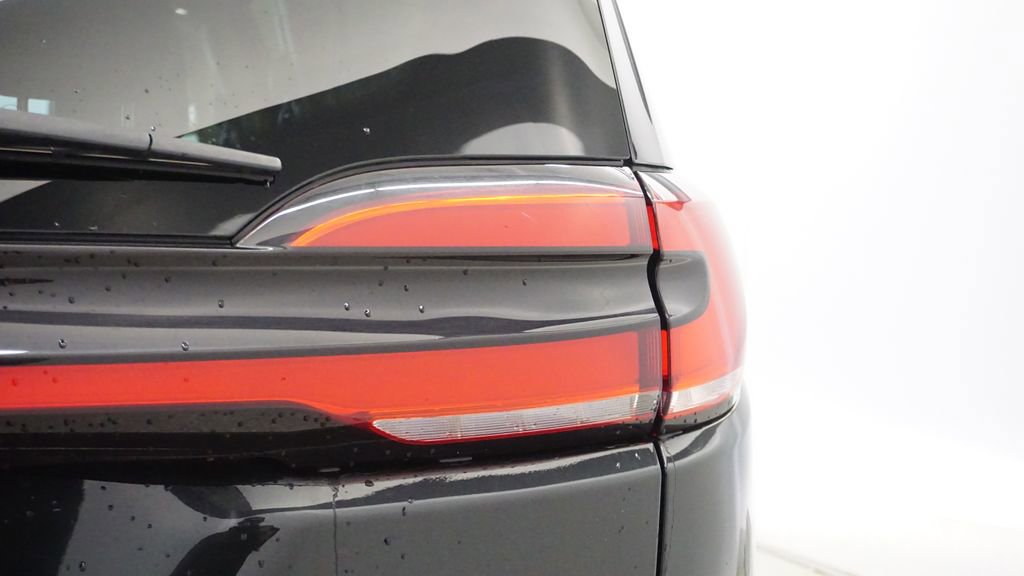 Used 2023 Chrysler Pacifica Limited image 11