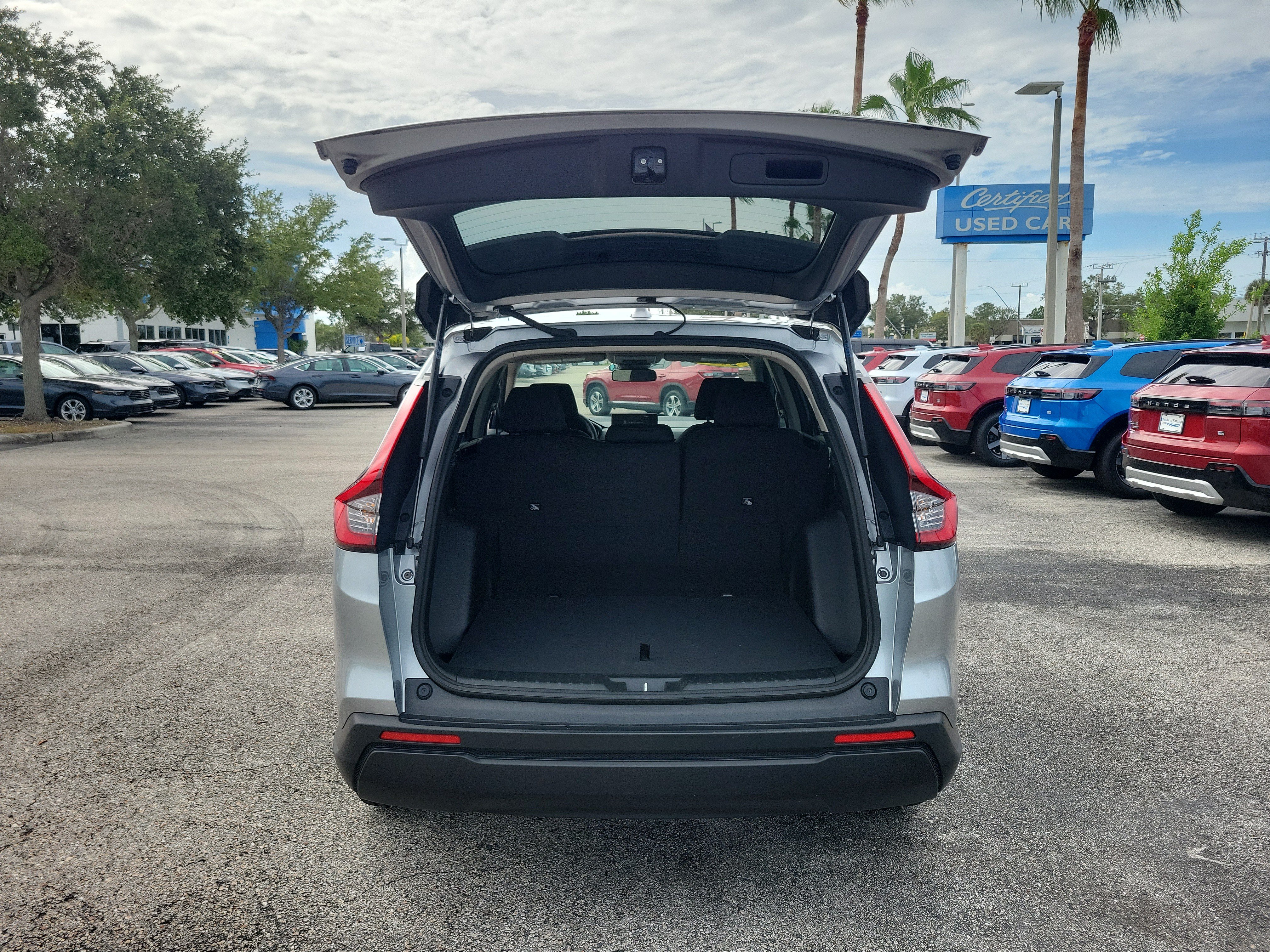 Used 2025 Honda CR-V EX image 11