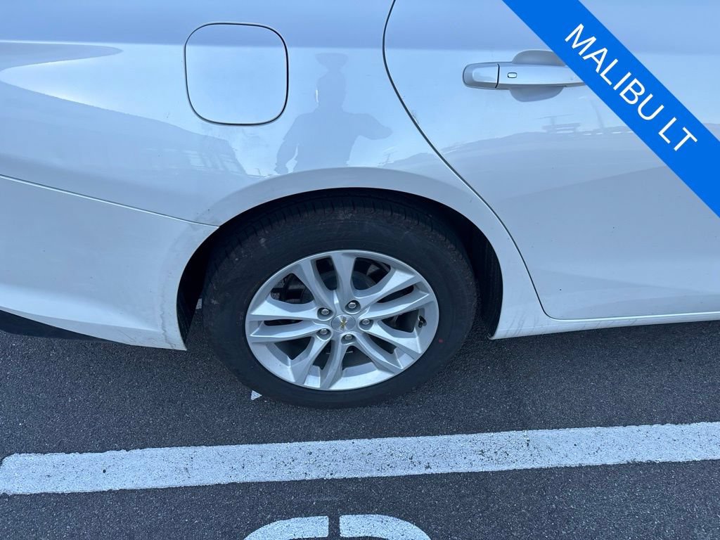 Used 2018 Chevrolet Malibu LT w/ Driver Confidence Package FWD image 9