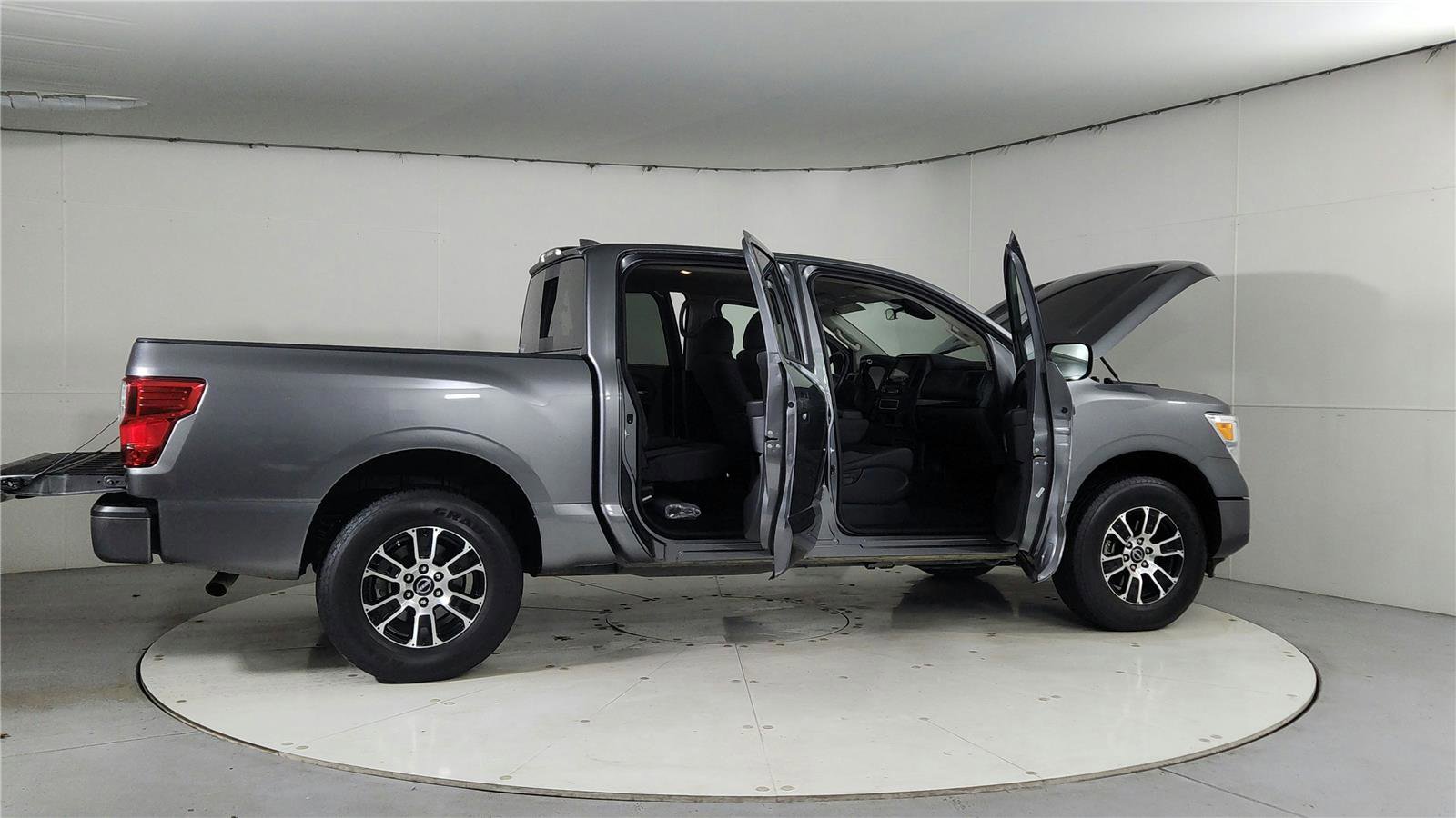 Certified 2024 Nissan Titan SV image 12