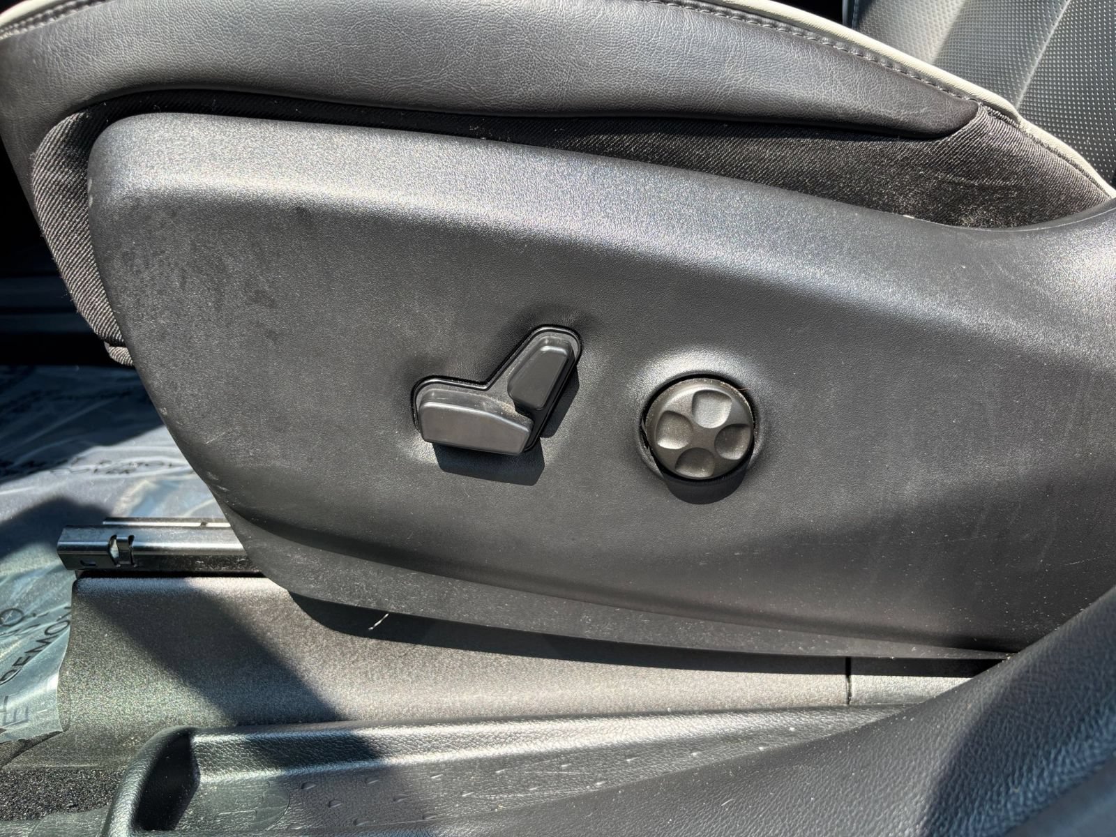 Used 2025 Chrysler Pacifica Limited FWD image 21