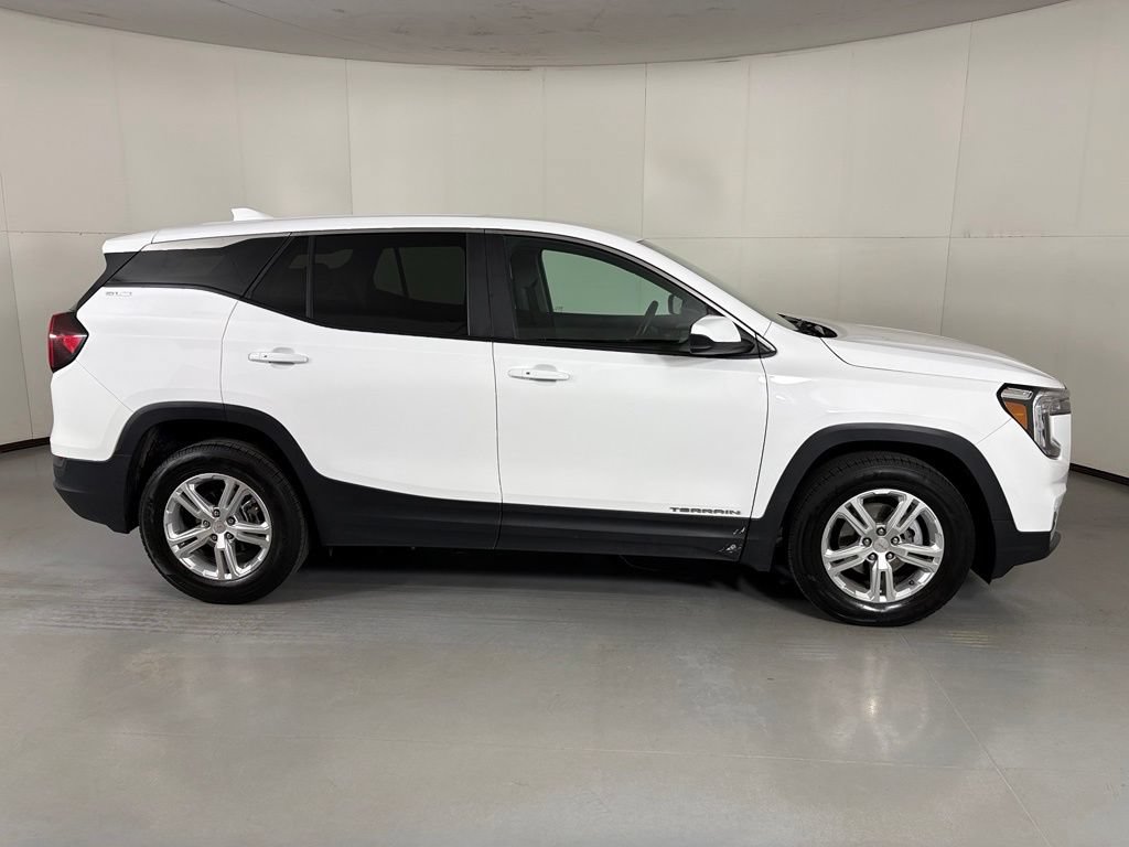 Used 2024 GMC Terrain SLE FWD image 9