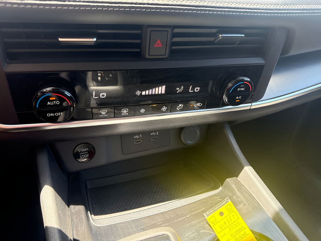 Used 2024 Nissan Rogue SV AWD/4WD image 19