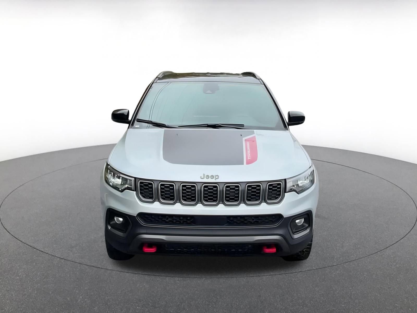 Used 2025 Jeep Compass Trailhawk image 4