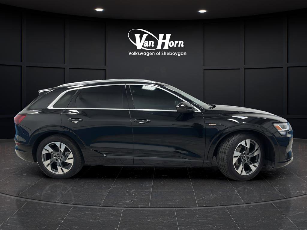 Used 2022 Audi e-tron Premium w/ Towing Package image 8
