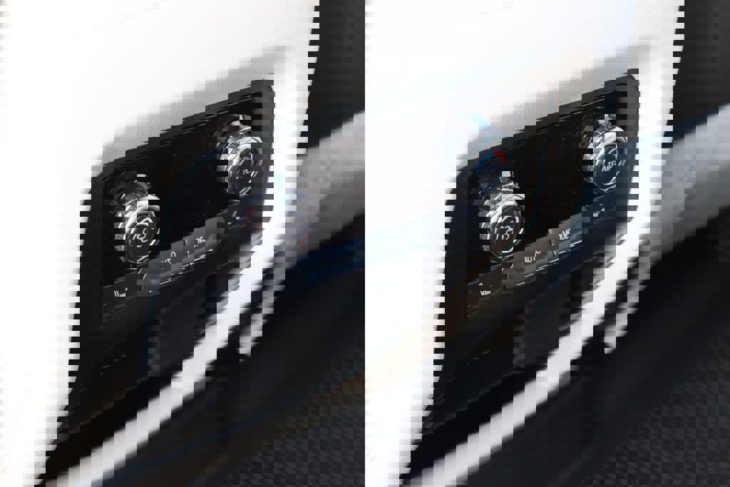 New 2026 GMC Acadia Denali w/ Super Cruise Package image 19