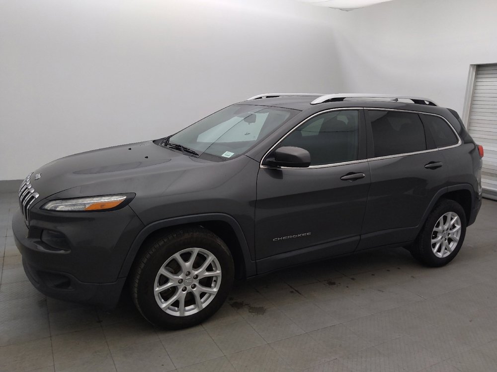 Used 2017 Jeep Cherokee Latitude image 2