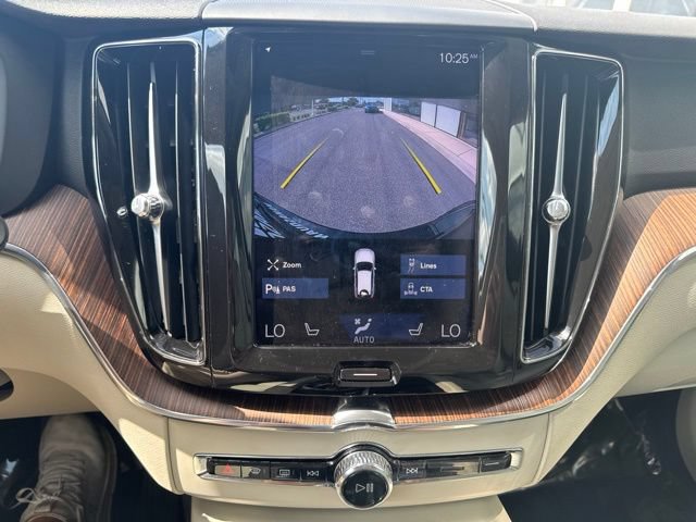 Used 2021 Volvo XC60 T5 Momentum w/ Climate Package AWD/4WD image 26