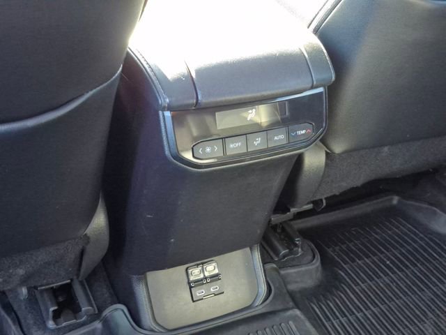 Used 2023 Toyota Highlander XLE image 16