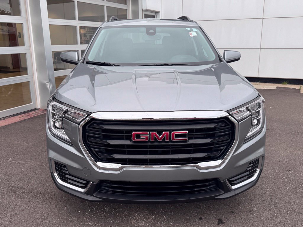 Used 2024 GMC Terrain SLE w/ Driver Convenience Package FWD image 6
