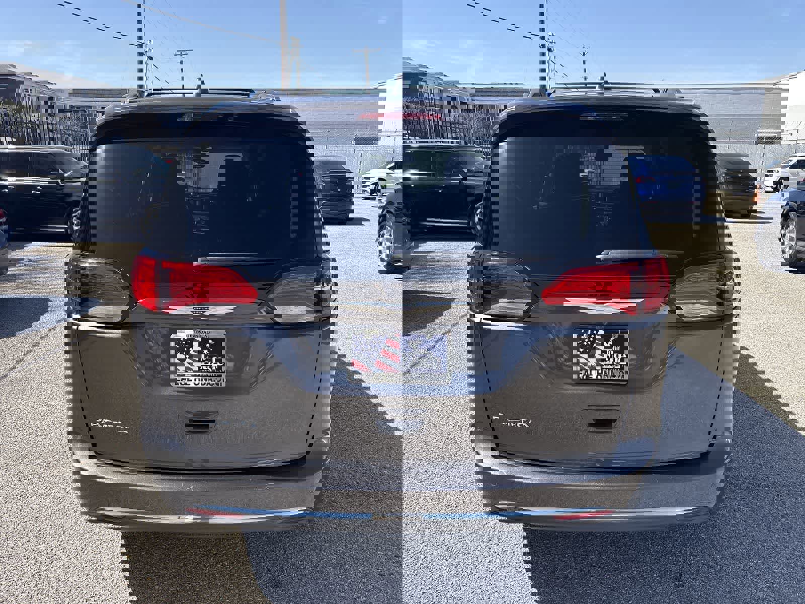 Used 2019 Chrysler Pacifica Touring-L image 13