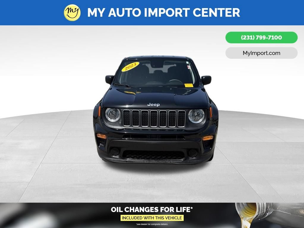 Used 2023 Jeep Renegade Latitude AWD/4WD image 2