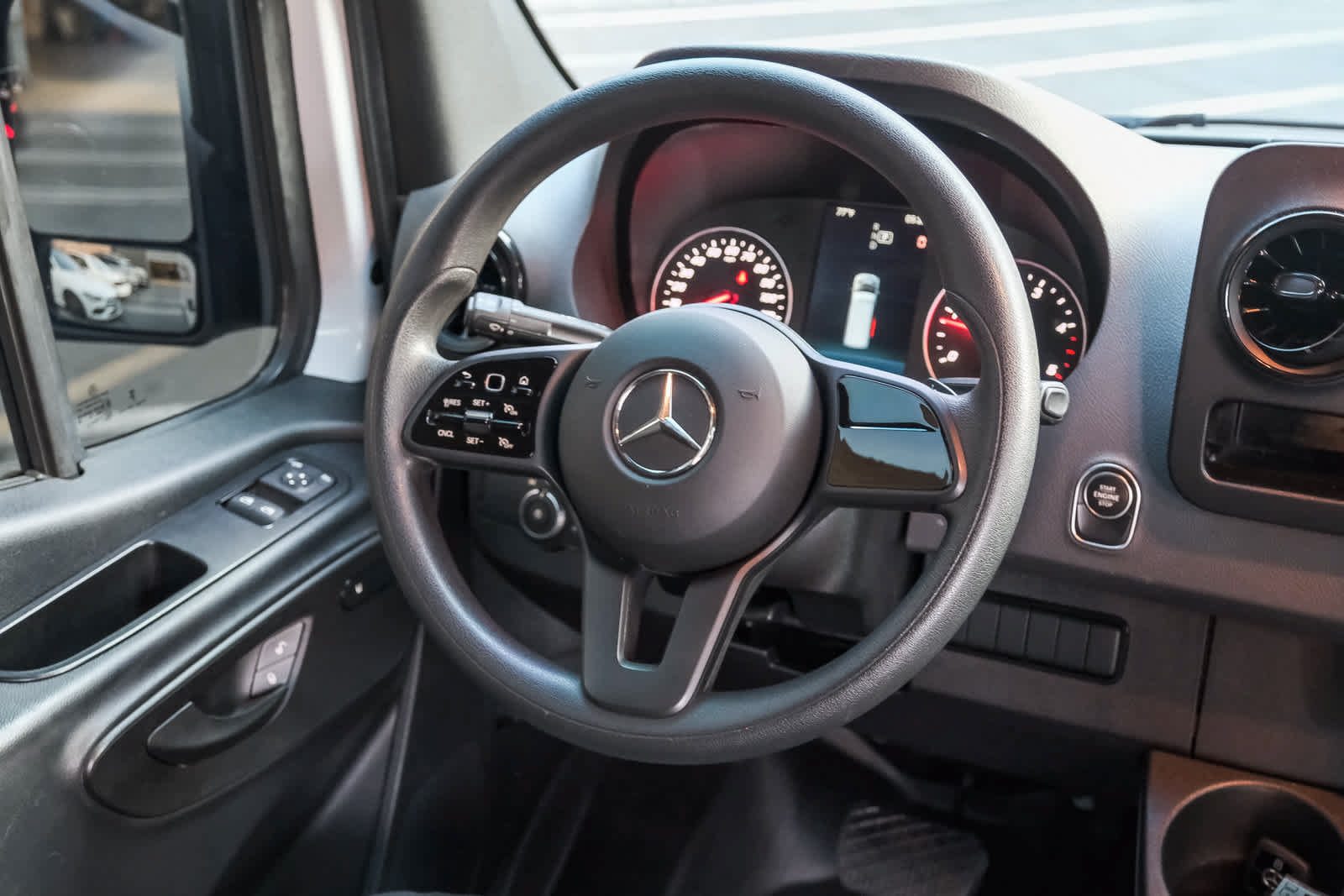 Used 2024 Mercedes-Benz Sprinter 2500 image 18