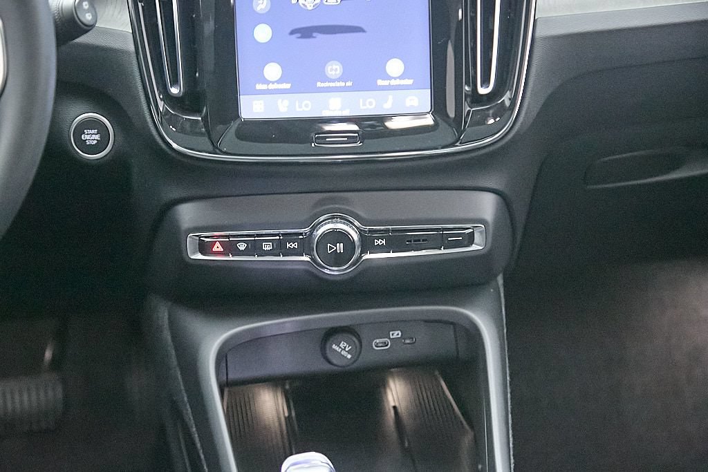 Certified 2023 Volvo XC40 B5 Ultimate w/ Climate Package AWD/4WD image 27
