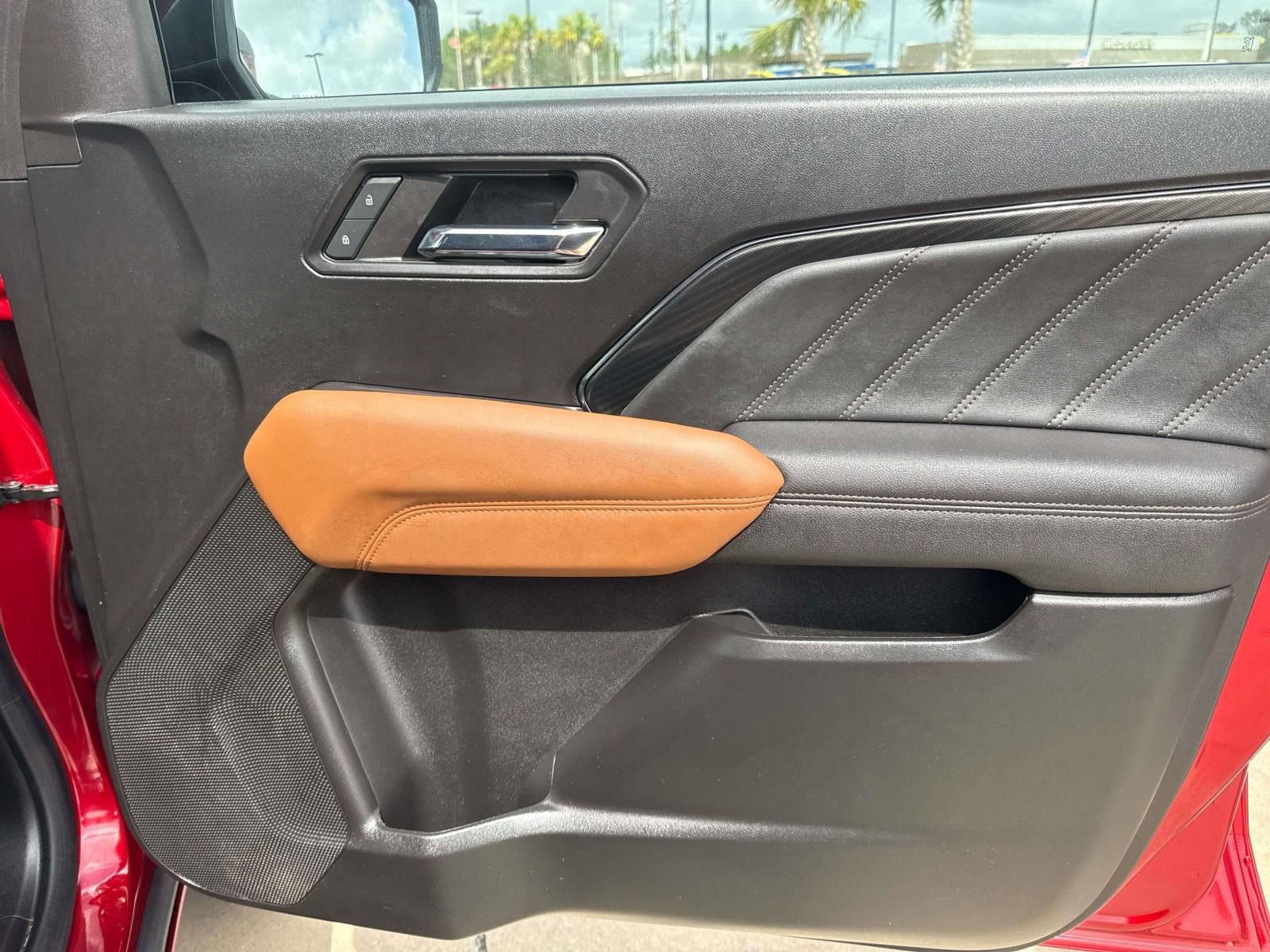 Used 2023 GMC Canyon AT4 image 13