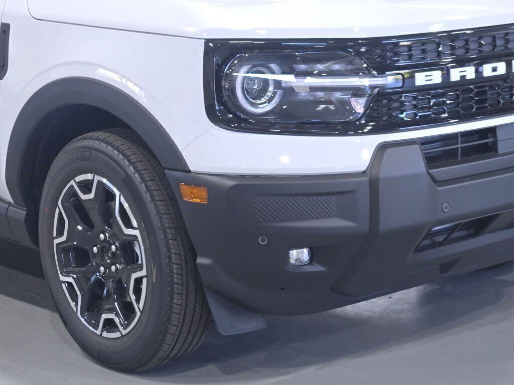 New 2025 Ford Bronco Sport Outer Banks w/ Outer Banks Tech Package+ AWD/4WD image 3