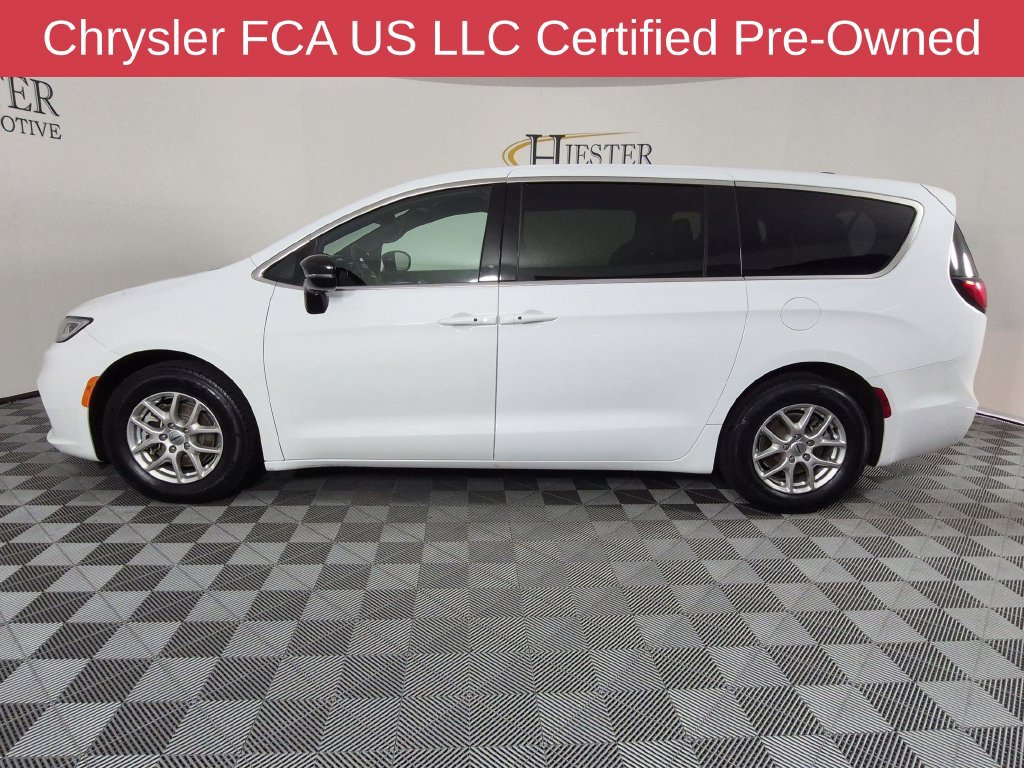 Certified 2025 Chrysler Pacifica Select FWD image 8