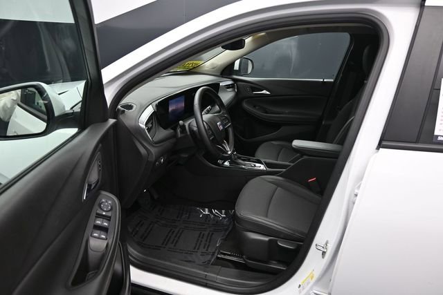 Used 2025 Buick Encore GX Preferred AWD/4WD image 12