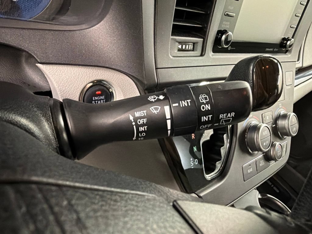 Used 2020 Toyota Sienna XLE Premium FWD image 20