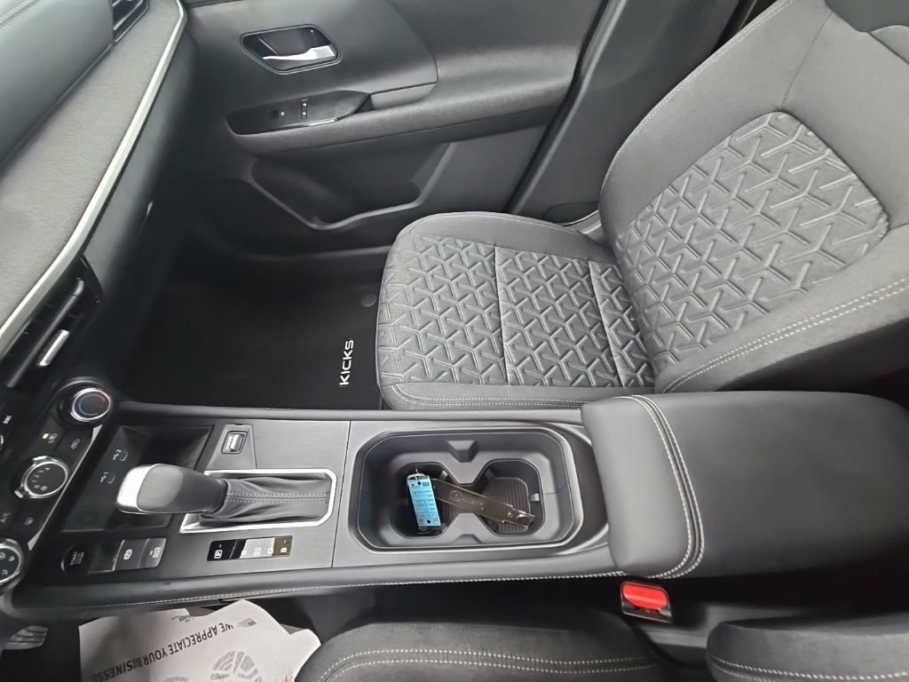 Used 2025 Nissan Kicks SV image 23