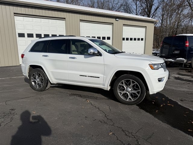 Used 2020 Jeep Grand Cherokee Overland image 4