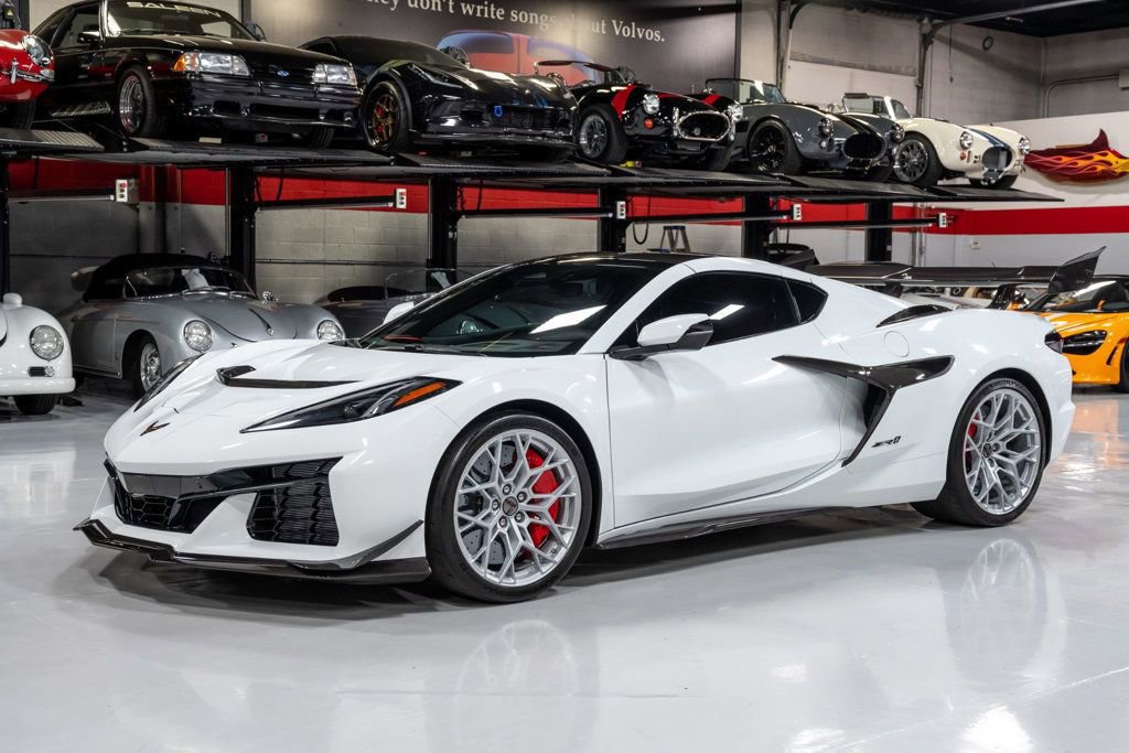 Used 2026 Chevrolet Corvette ZR1 w/ ZR1 Carbon Fiber Aero Package image 4