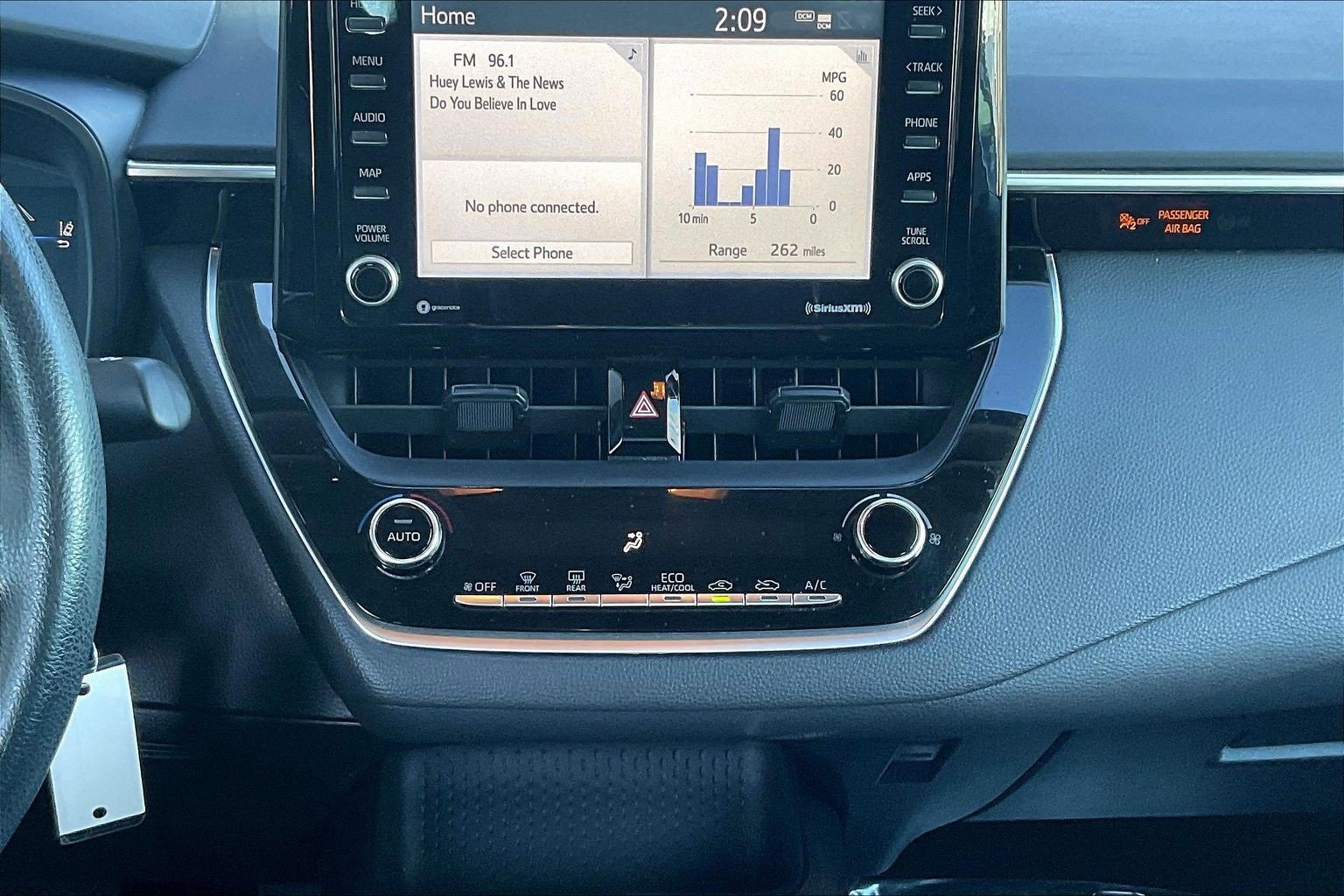 Used 2022 Toyota Corolla LE image 9