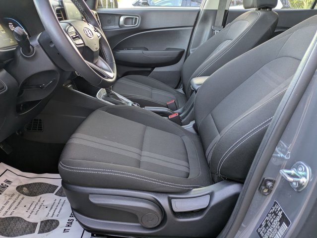 Used 2025 Hyundai Venue SEL image 17