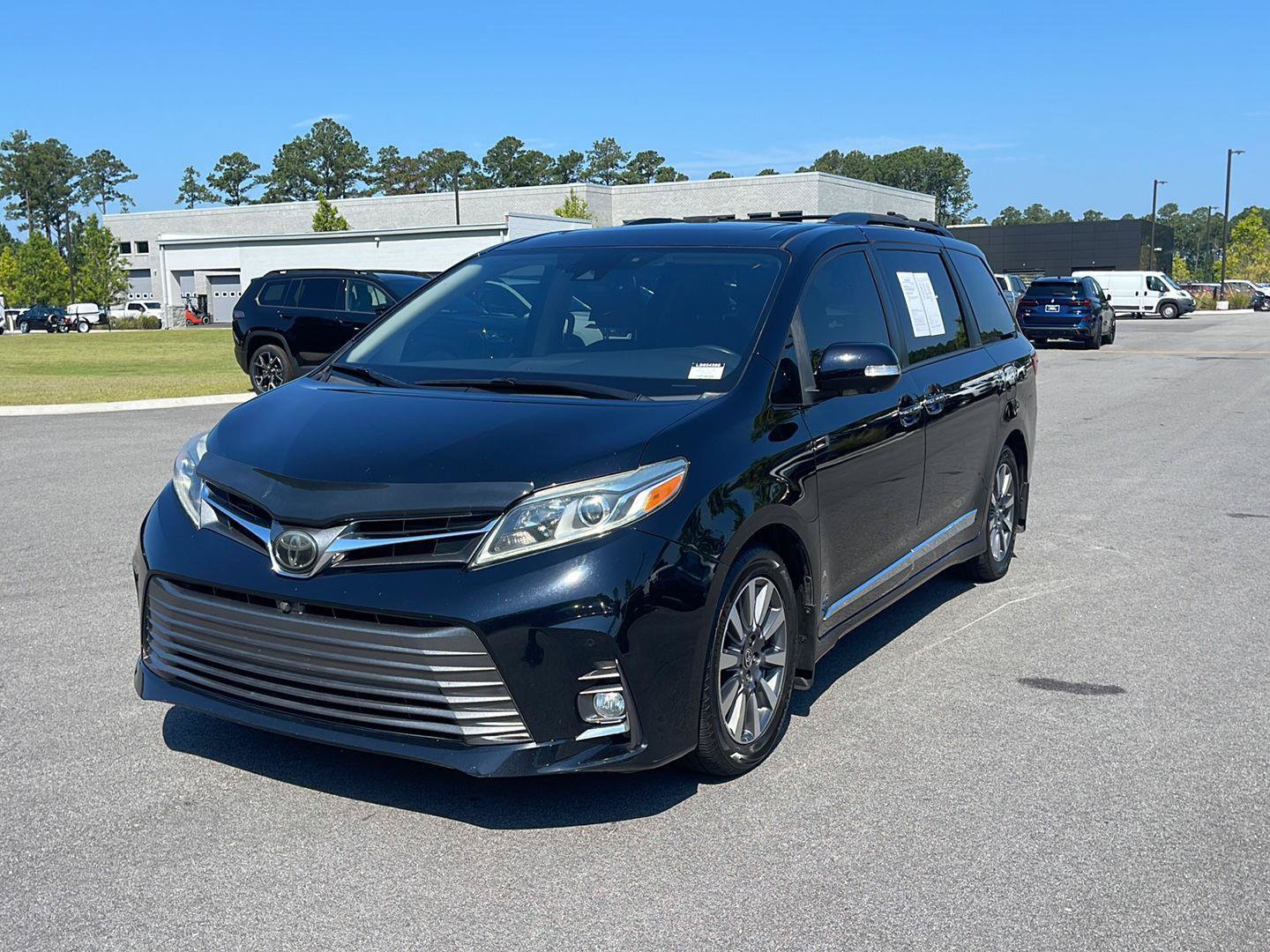 Used 2020 Toyota Sienna Limited Premium FWD image 3