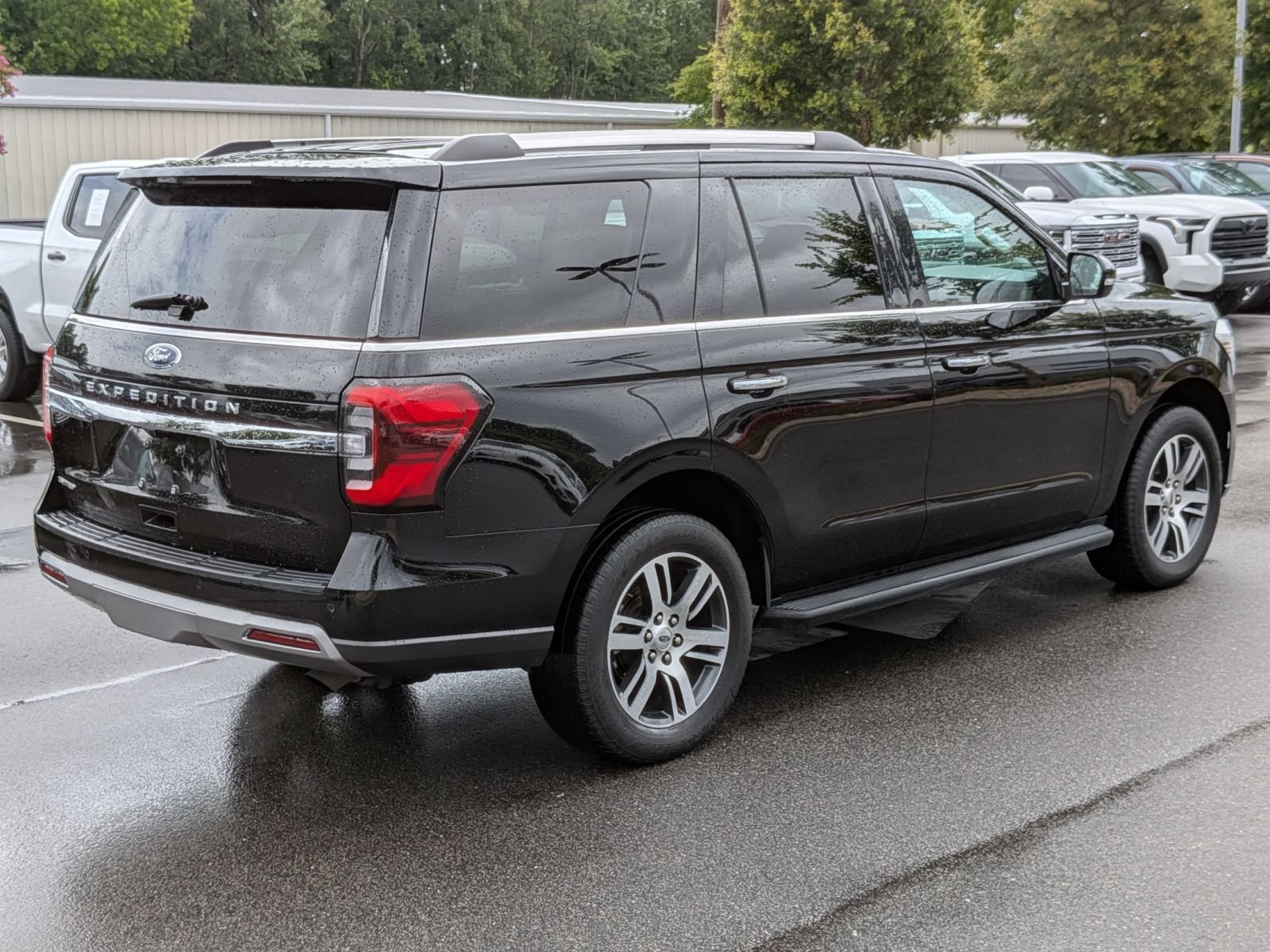 Used 2024 Ford Expedition Limited RWD image 3