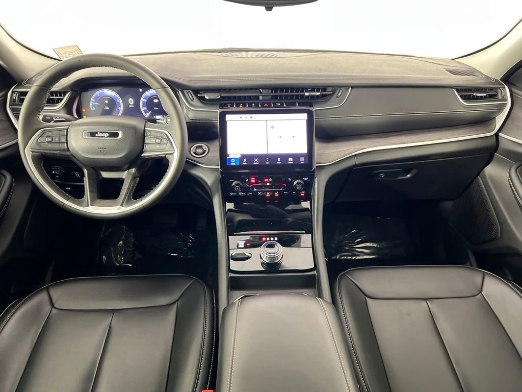 Used 2024 Jeep Grand Cherokee Limited w/ Black Appearance Package image 14