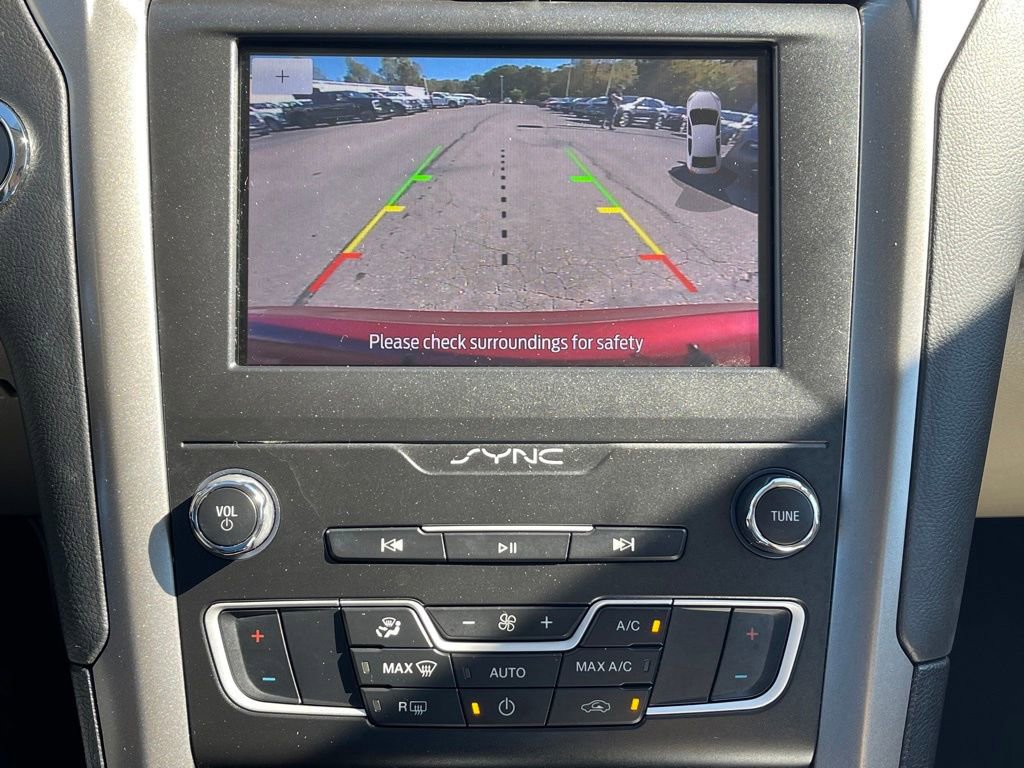 Used 2020 Ford Fusion SE image 11