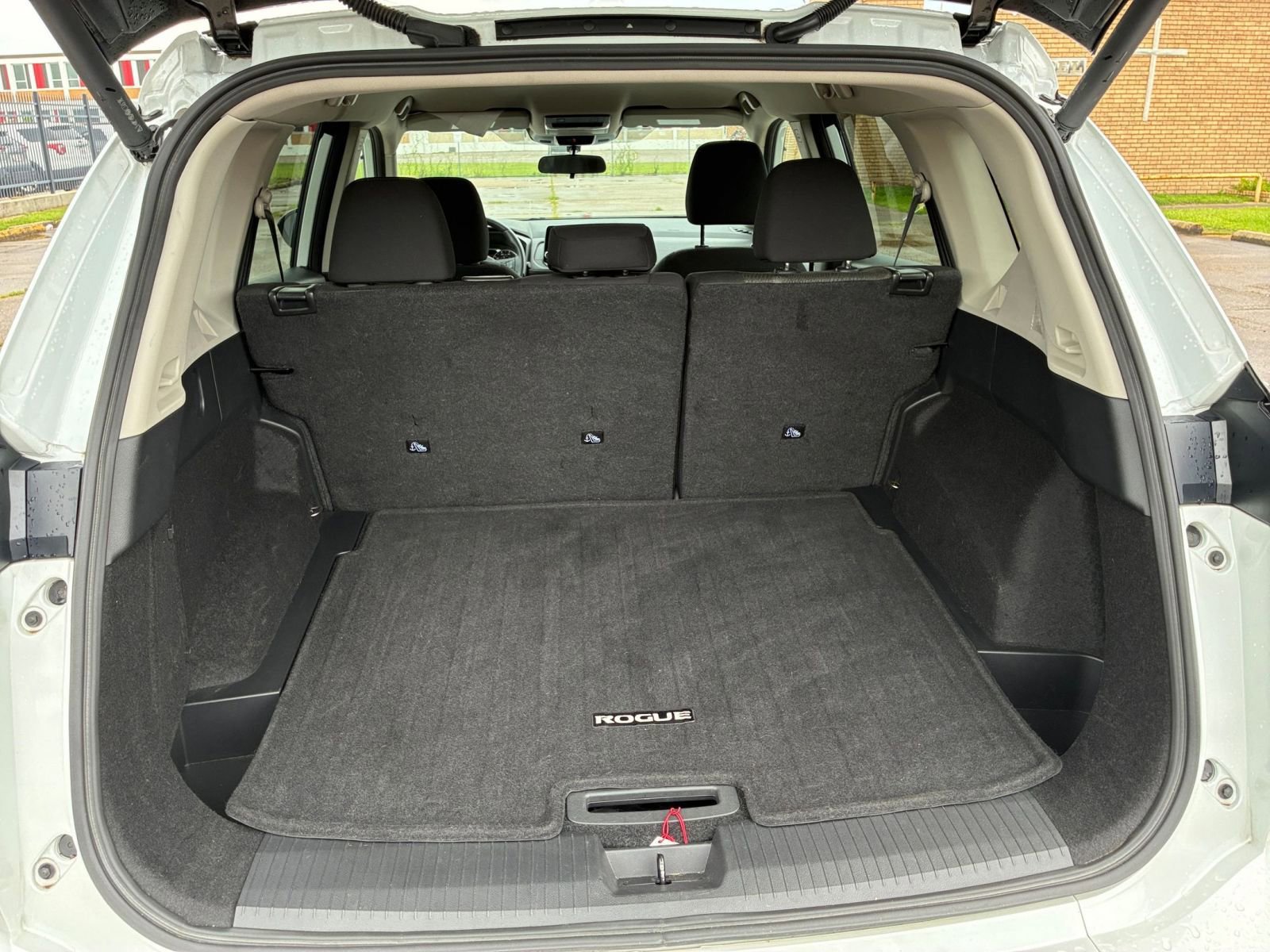 Used 2025 Nissan Rogue SV FWD image 28