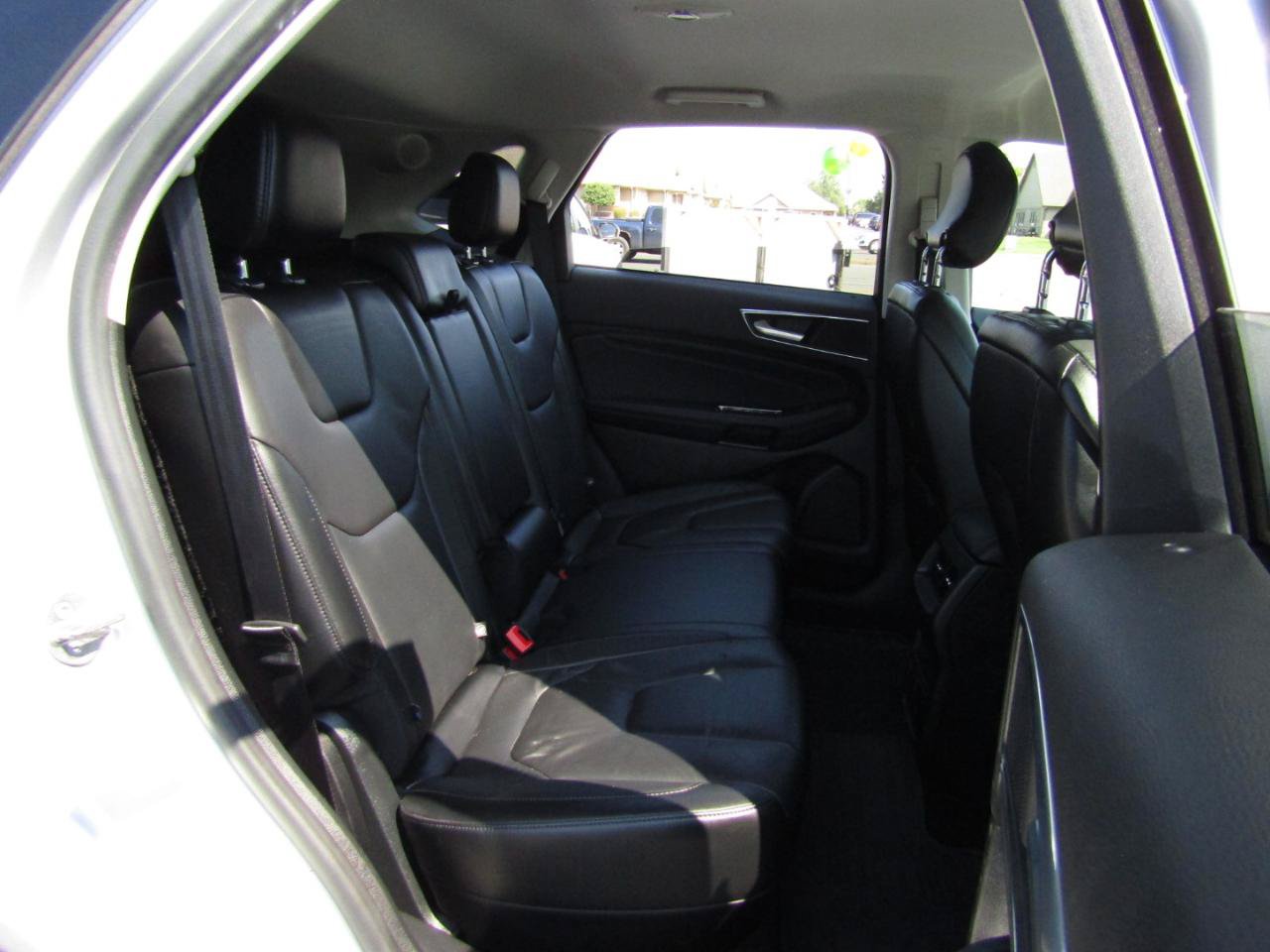 Used 2016 Ford Edge Titanium w/ Technology Package FWD image 22