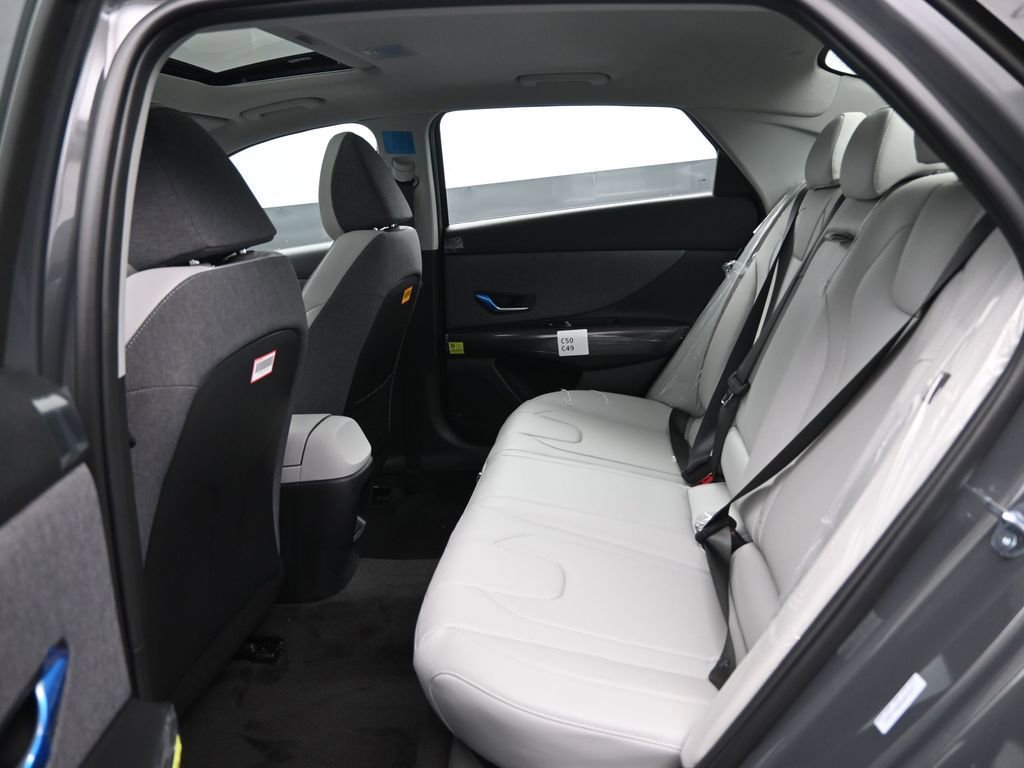 Certified 2025 Hyundai Elantra Limited FWD image 31