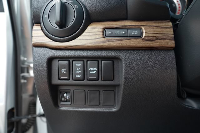 Used 2016 Nissan Titan SL AWD/4WD image 33