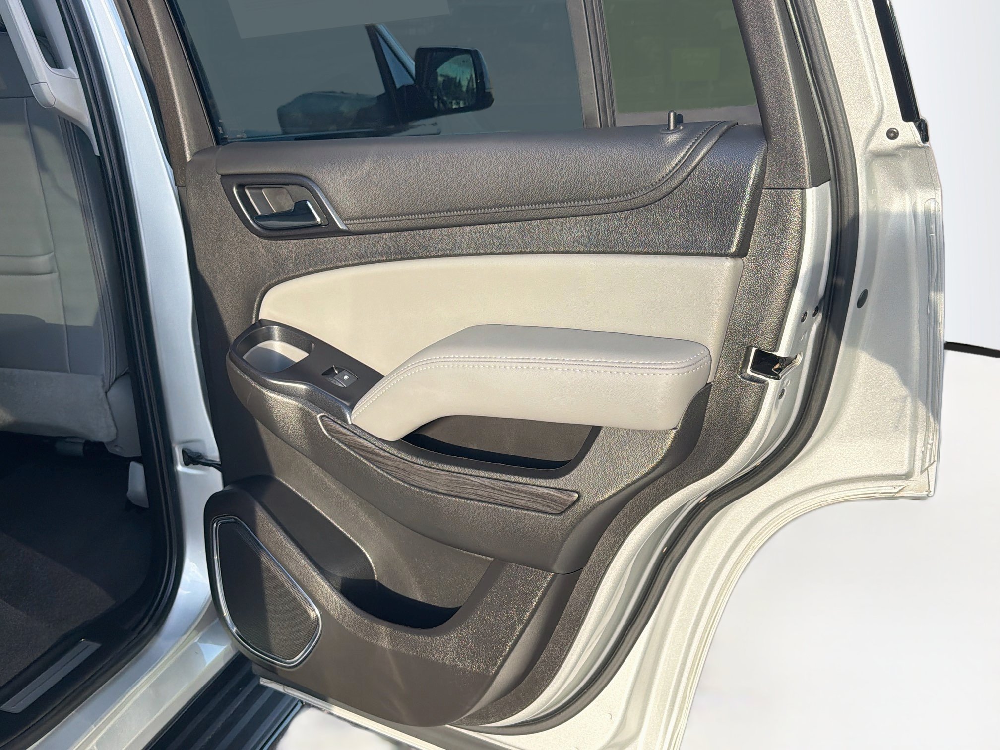Used 2020 Chevrolet Tahoe LT w/ RST Edition AWD/4WD image 34