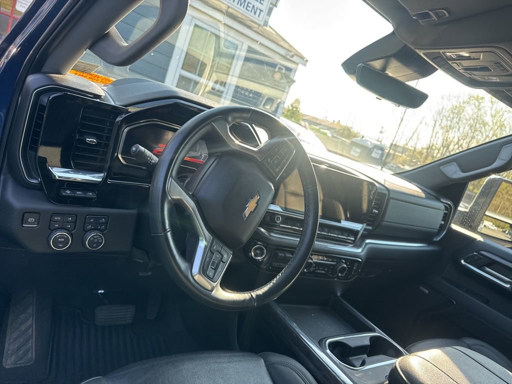 Used 2024 Chevrolet Silverado 2500 LTZ w/ LTZ Premium Package image 19