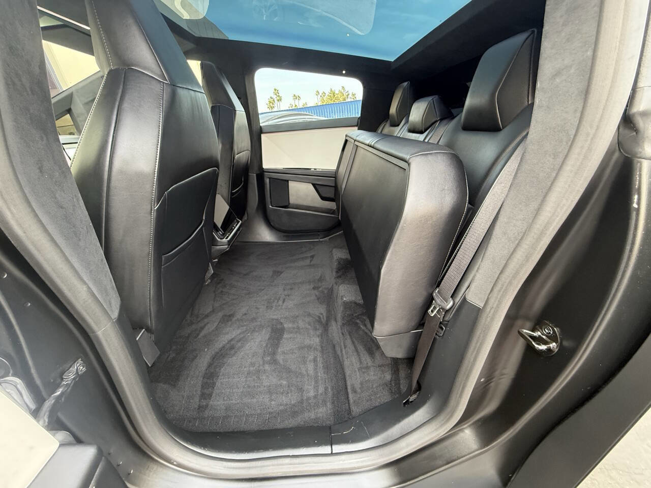 Used 2024 Tesla Cybertruck AWD Crew Cab image 30