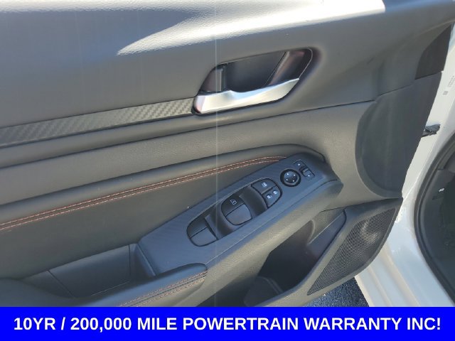 Used 2022 Nissan Altima 2.5 SR AWD/4WD image 11