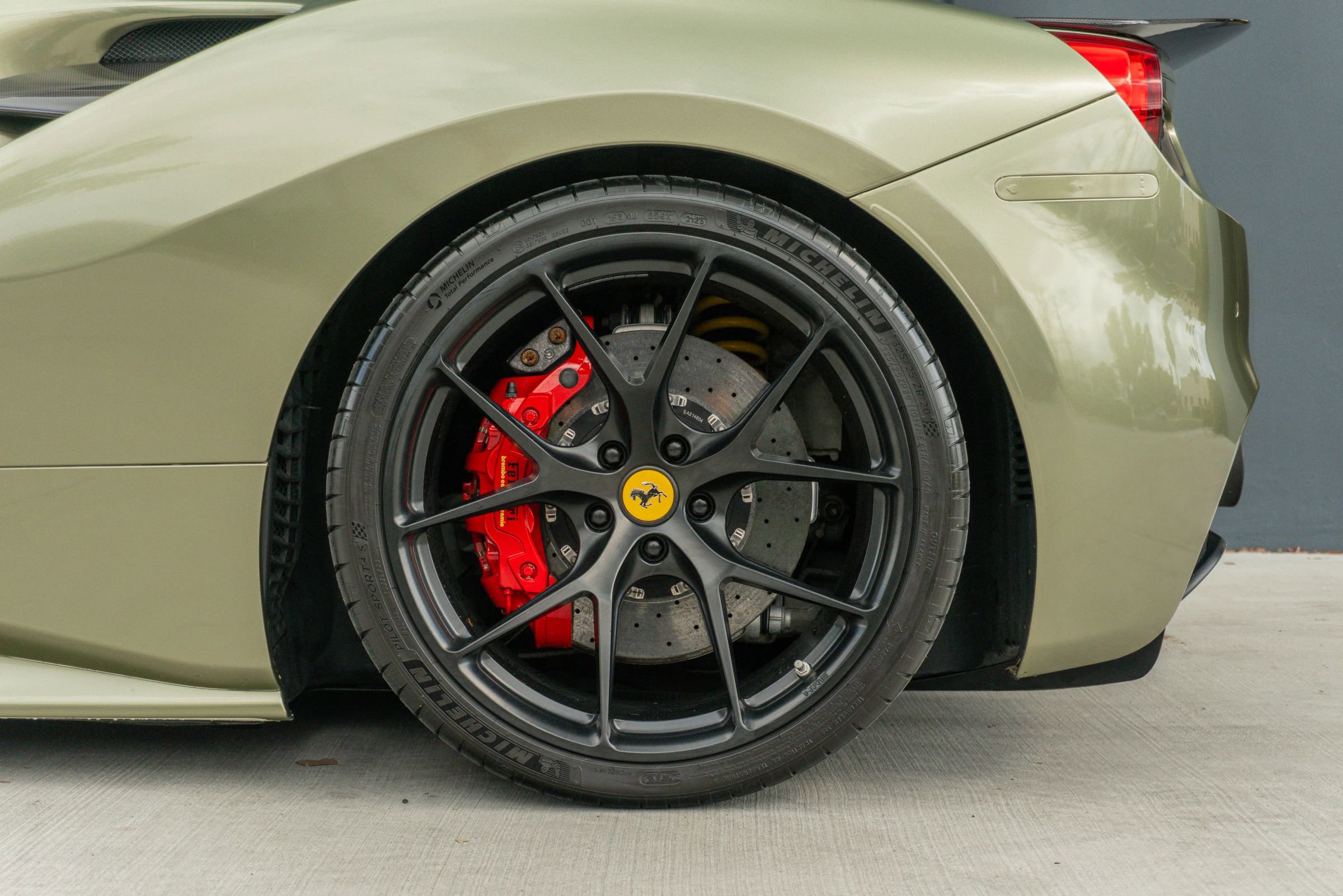 Used 2018 Ferrari 488 GTB image 19