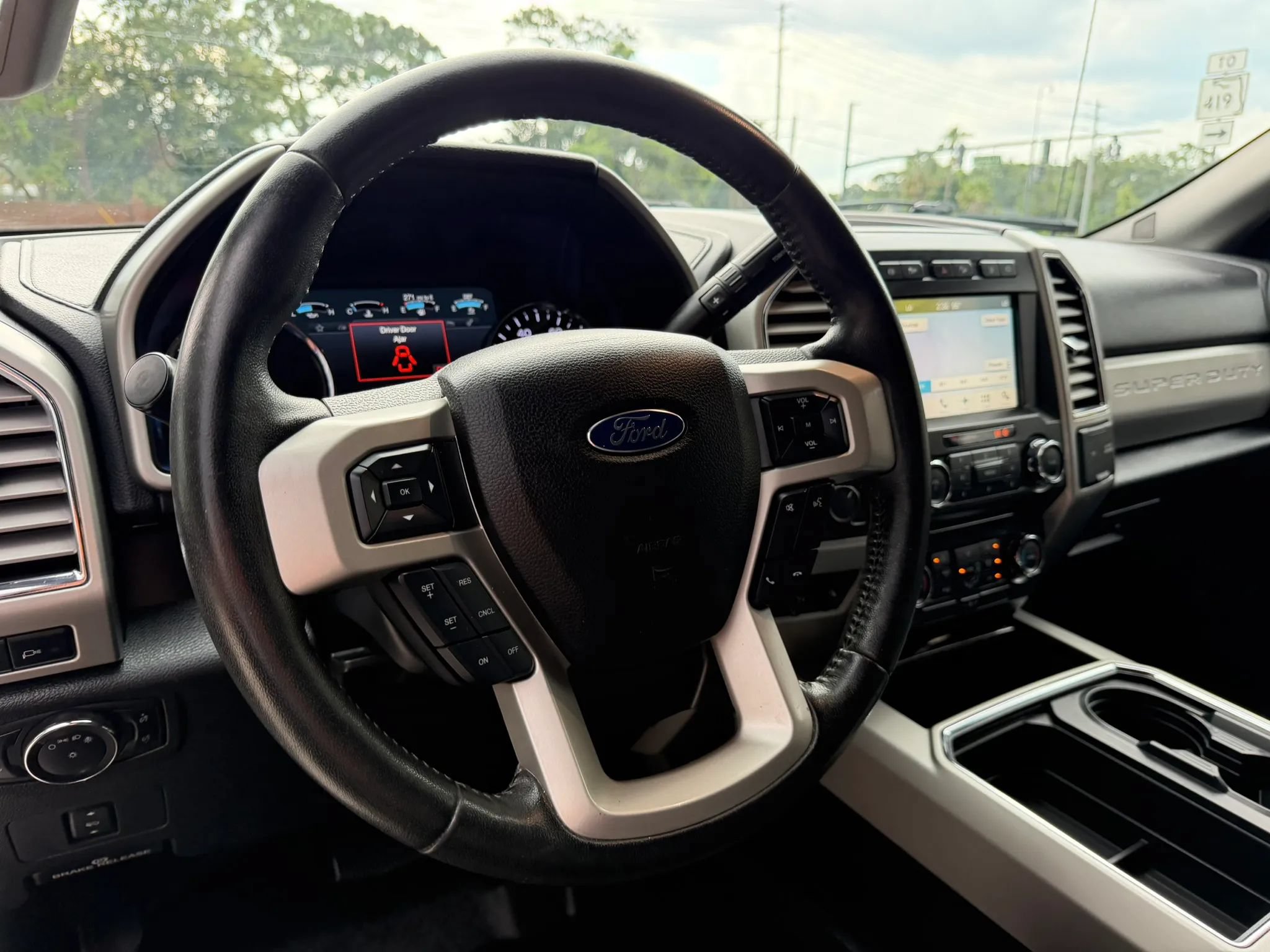 Used 2017 Ford F350 Lariat w/ Tow Technology Bundle AWD/4WD image 9