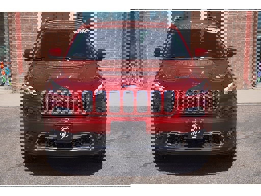 Used 2016 Jeep Cherokee Limited w/ Luxury Group image 2