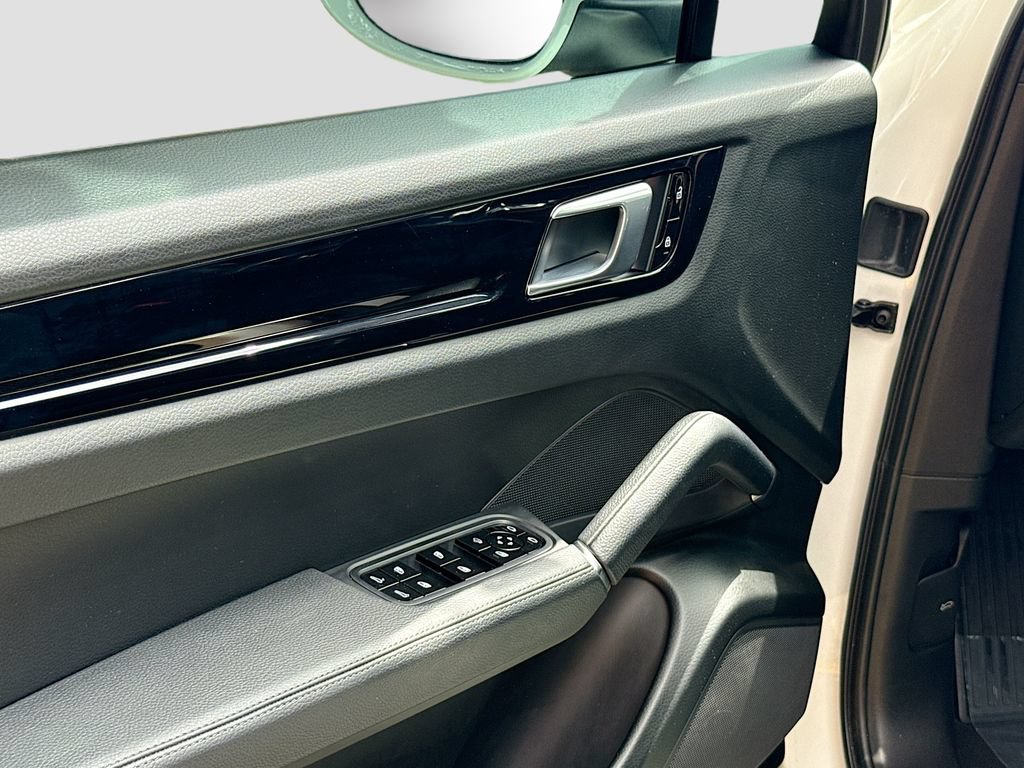 Certified 2021 Porsche Cayenne AWD/4WD image 18