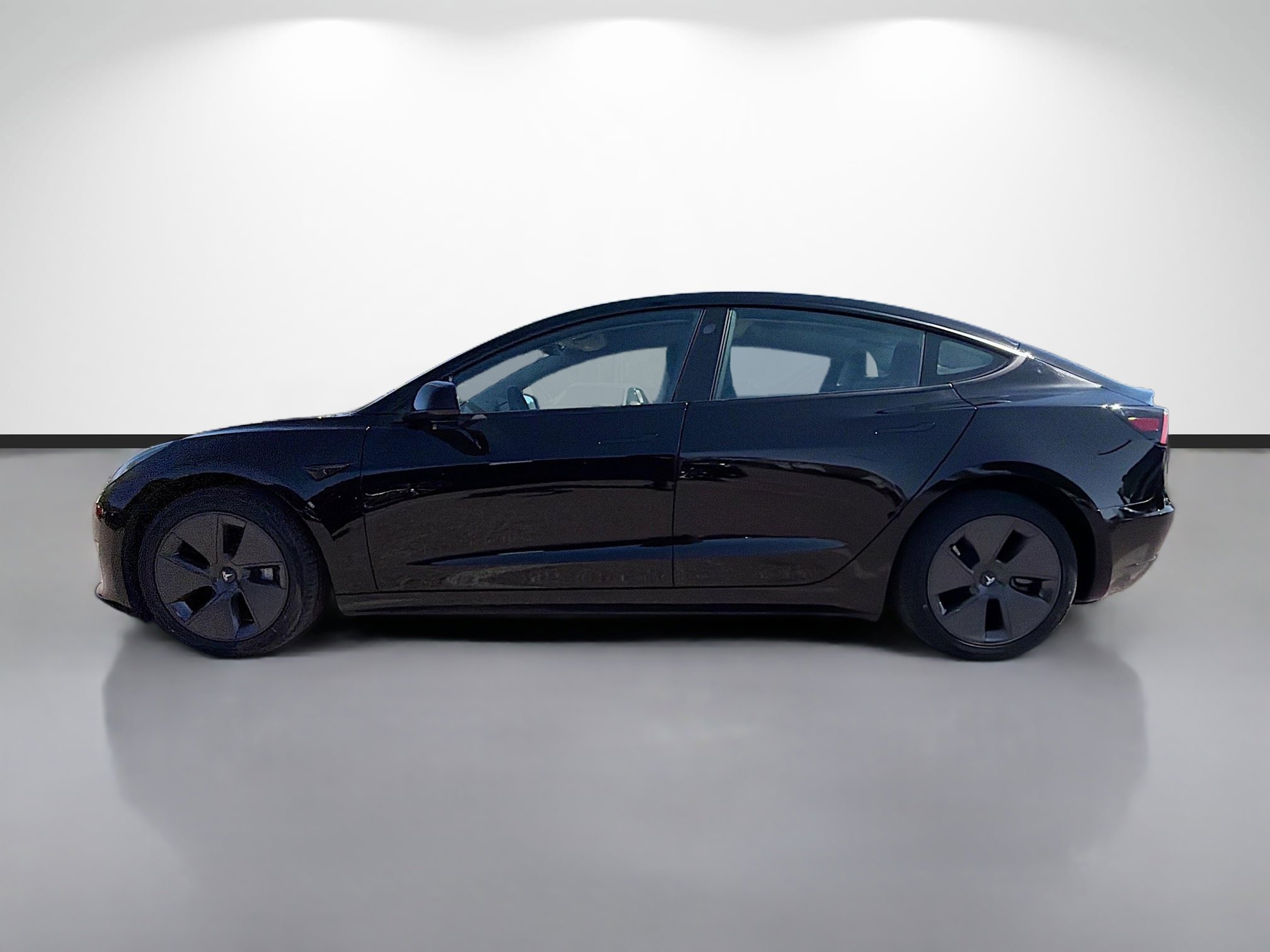 Used 2023 Tesla Model 3 Standard Range image 2