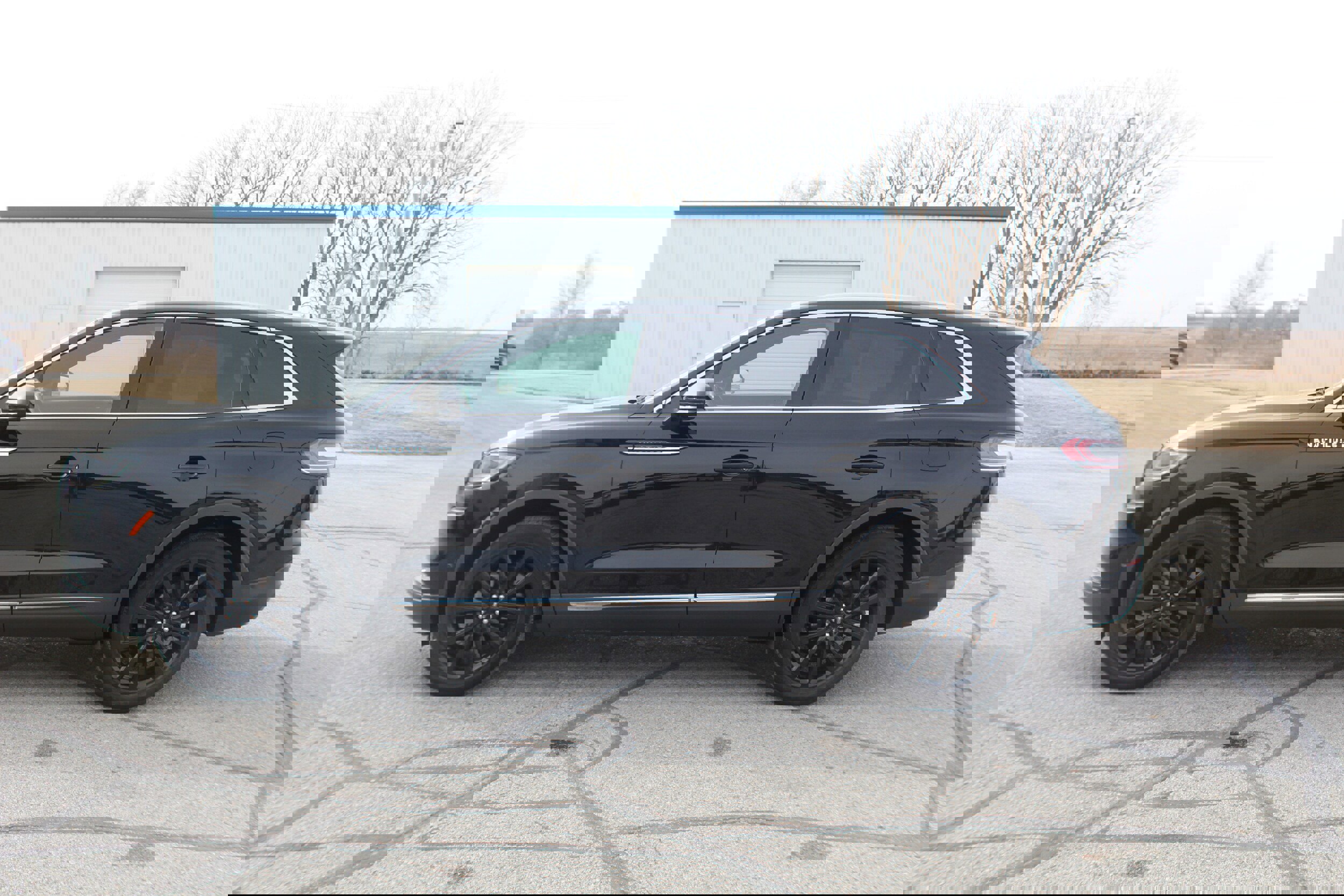 Used 2022 Lincoln Nautilus Reserve w/ Equipment Group 202A image 2